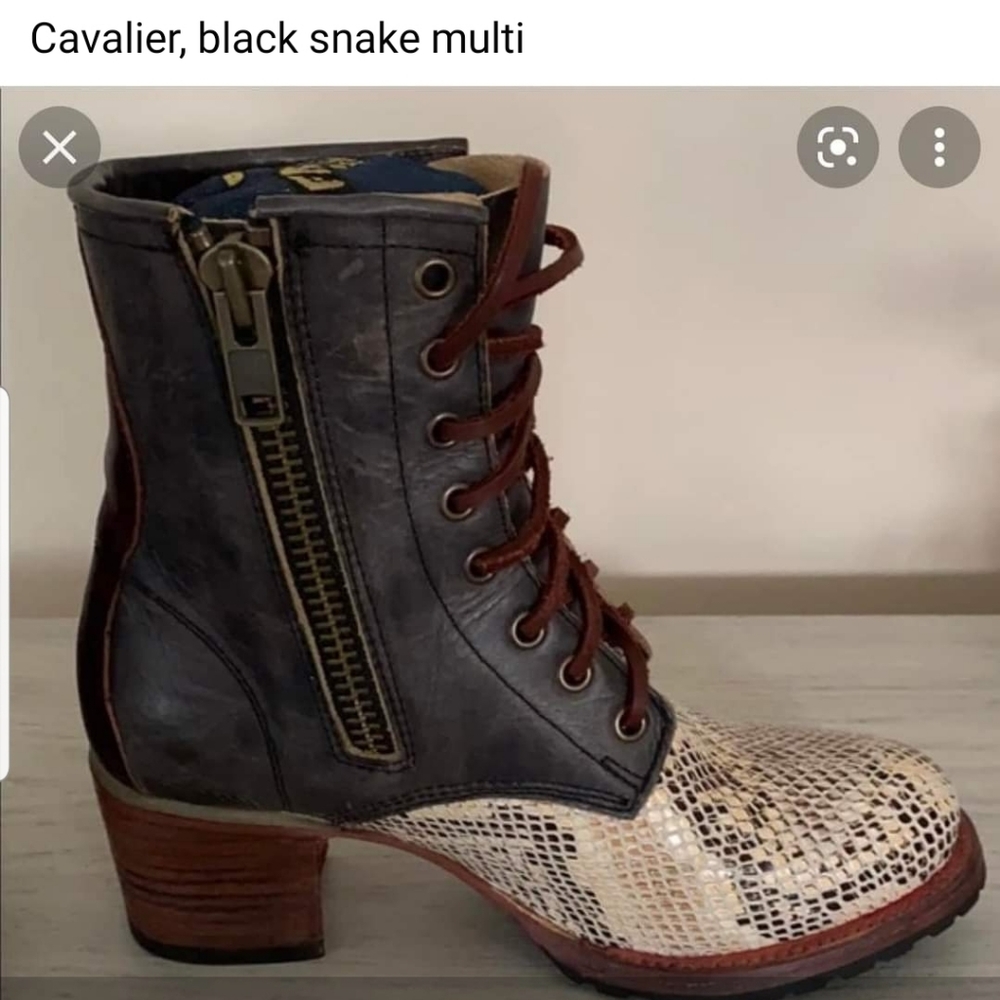 ISO‼ Freebird Cavalier size 8